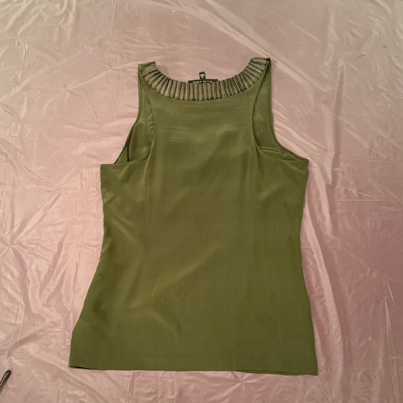 Cynthia Steffe 100% Silk Olive Green sleeveless blouse Size 10/Medium MSRP &195 - Picture 2 of 10